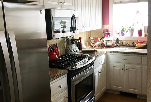 SapphireConsulting-Before-John'sLandingTownhome-Kitchen2
